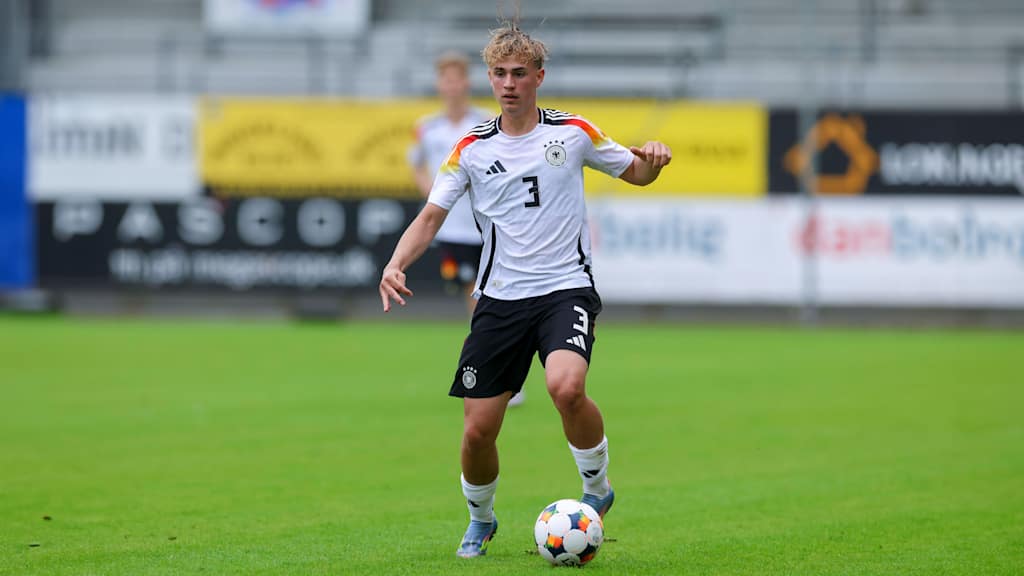 Maximilian Hennig während eines Spiels für die deutsche U19-Nationalmannschaft.