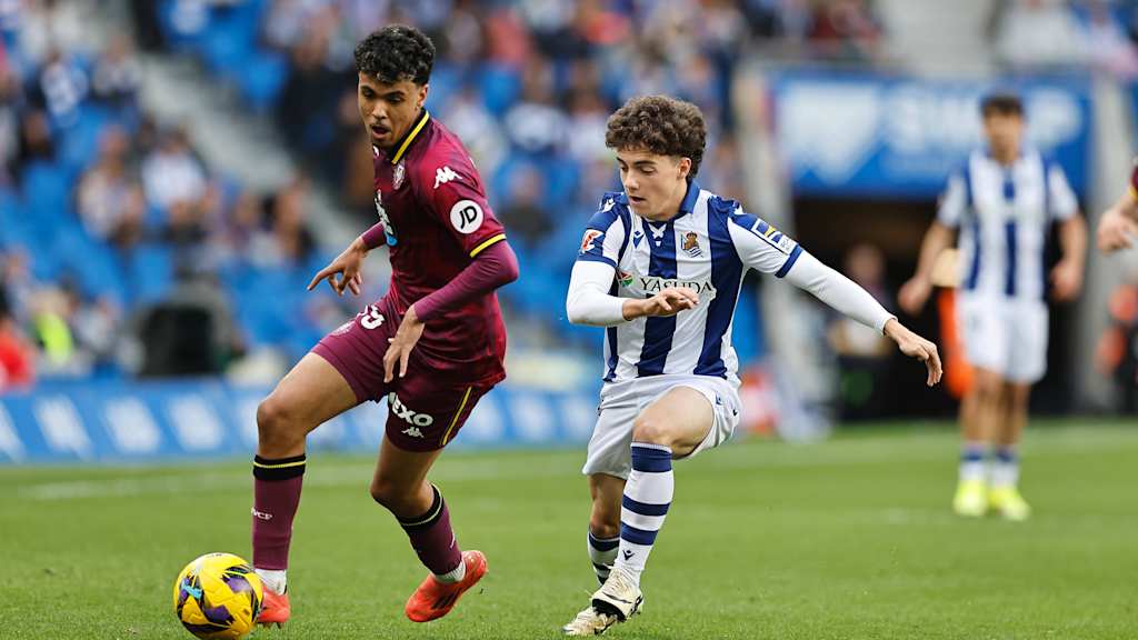 Adam Aznou während einer Partie im Dress für Real Valladolid.