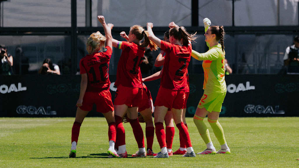 FC Bayern Women celebrate reaching the final