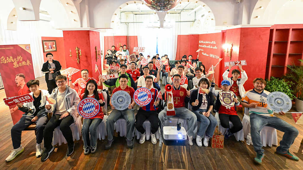 Der FC Bayern hat seinen ersten Pop-up Store in Qingdao eröffnet.