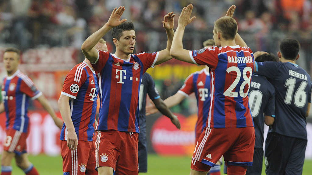 Robert Lewandowski und Holger Badstuber im Champions League-Spiel des FC Bayern gegen den FC Porto 2015.
