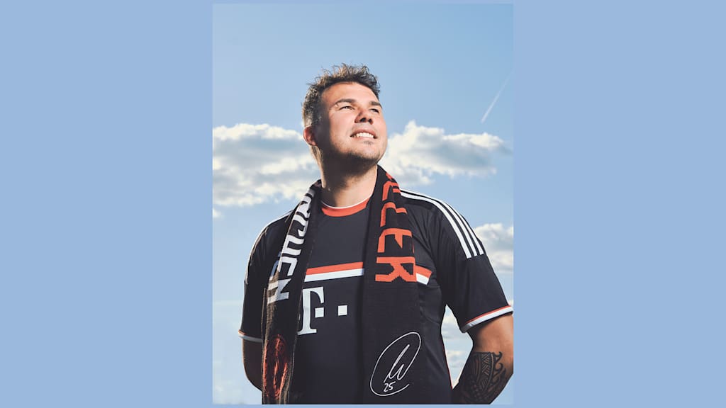 Thomas Müller, 35, ist fast so alt wie Thomas Müller. Er lebt in Warburg (Ostwestfalen) und ist Garten- und Landschaftsbauer.