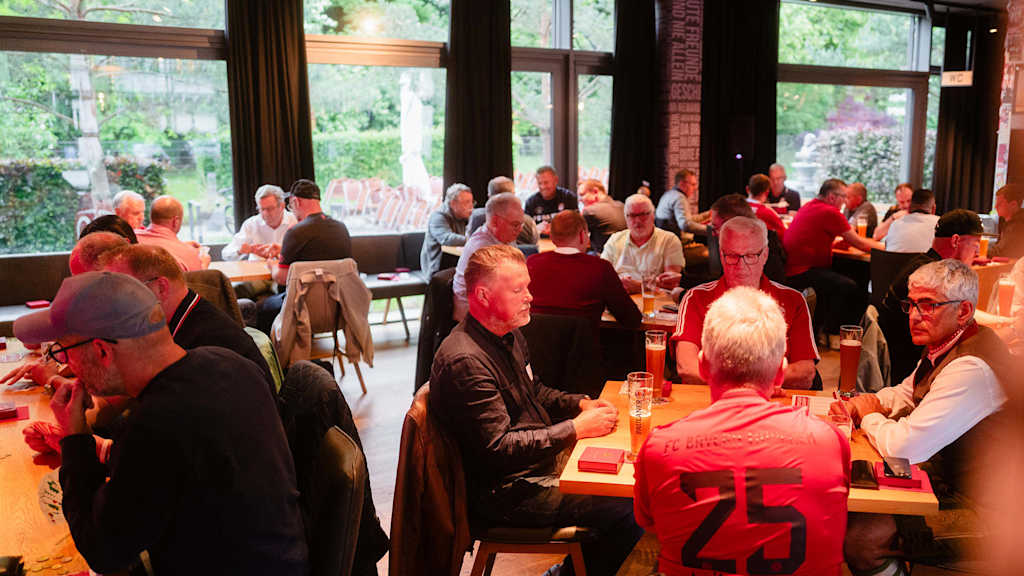 Teilnehmer beim FC Bayern Mitglieder Schafkopf am Campus