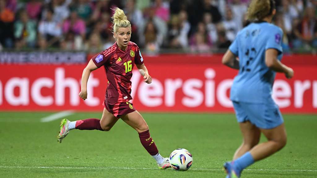 Linda Dallmann scored for Germany against the Netherlands.
