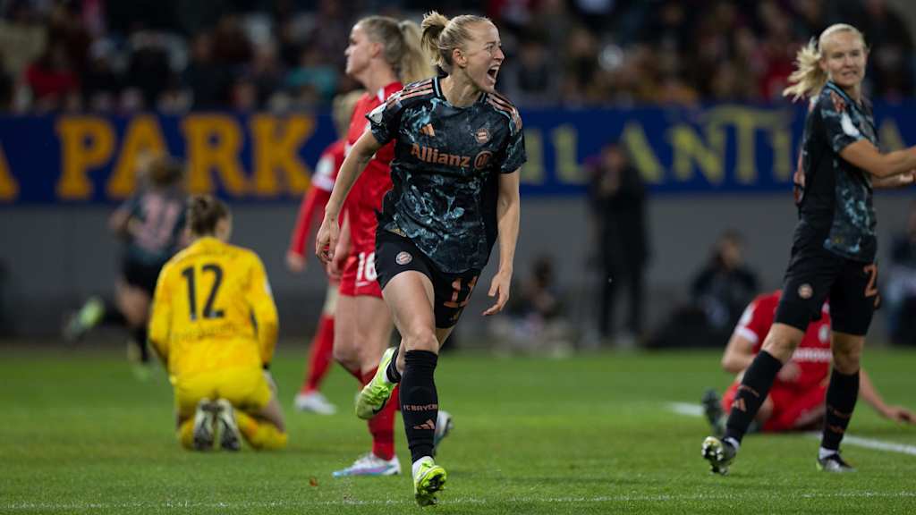 Lea Schüller guided Bayern into the DFB Cup quarter-finals.