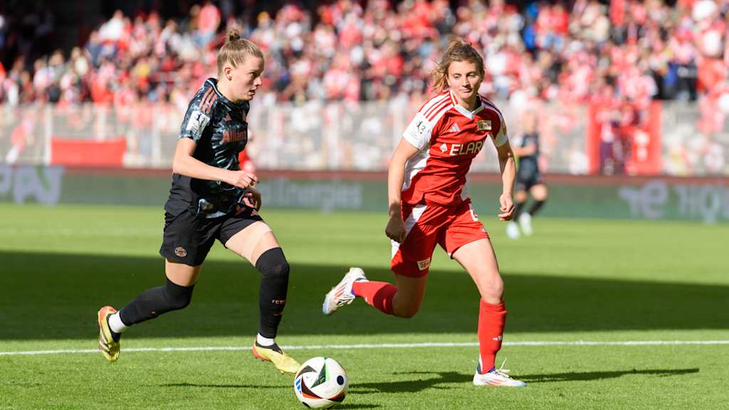 Sarah Ernst mit dem Ball am Fuß im Zuge des Auswärtsspiels in Berlin.
