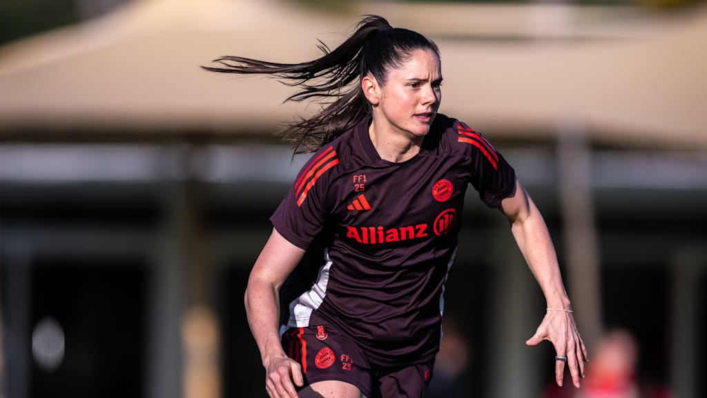Sarah Zadrazil sprinting in training