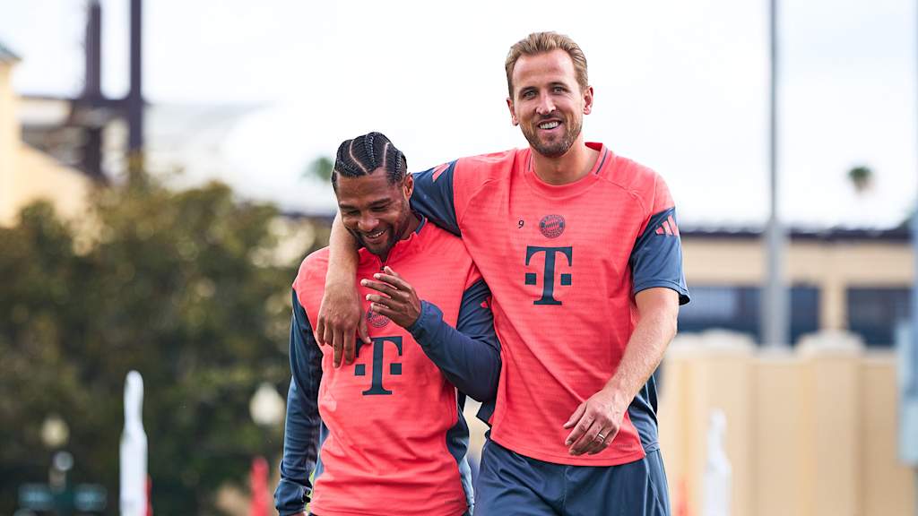 Harry Kane und Serge Gnabry im Training vor dem Klub-WM-Spiel des FC Bayern gegen Auckland City.