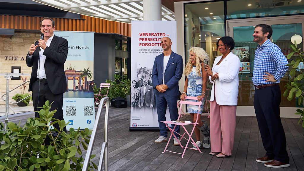 Fabian Raabe gives a speech at the opening of the touring exhibition "FC Bayern München during National Socialism: Victims, Followers, Perpetrators" in Miami.