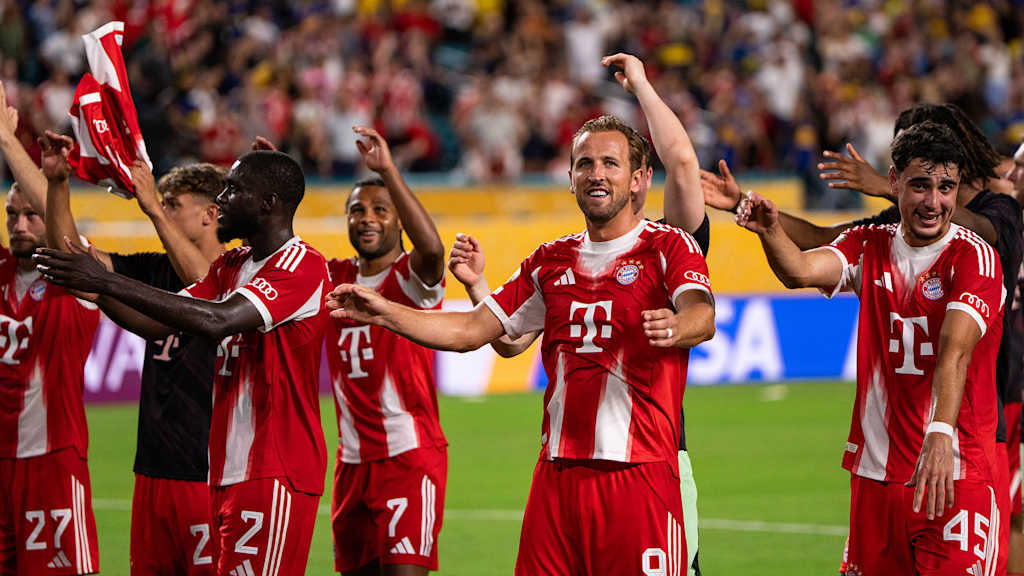 Harry Kane and other players celebrate with the fans after the win over Boca Juniors