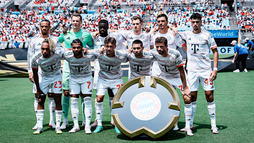 Foto de equipo de la alineación inicial para el partido del FC Bayern contra el Benfica en el Mundial de Clubes.