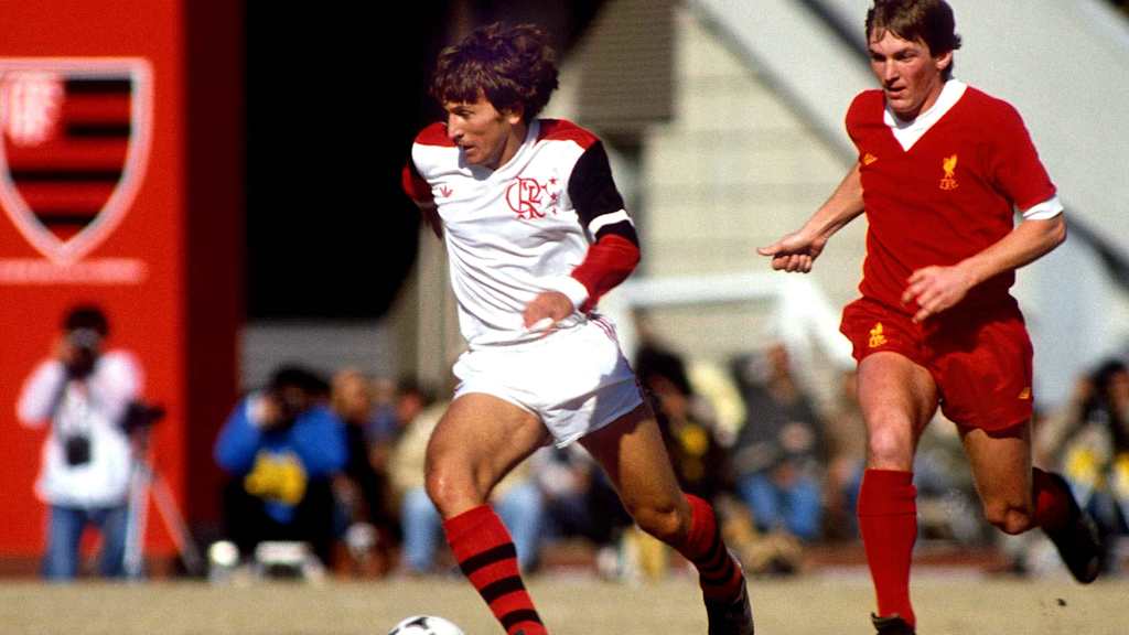 Zico von CR Flamengo im Finale des Weltpokals gegen den FC Liverpool