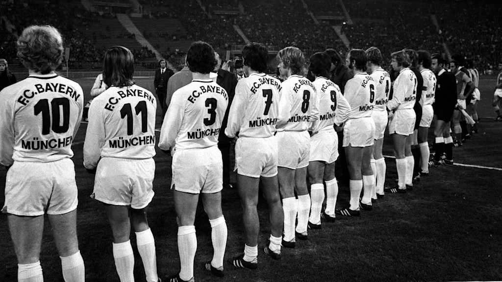 Die Mannschaft des FC Bayern vor Beginn eines Spiels