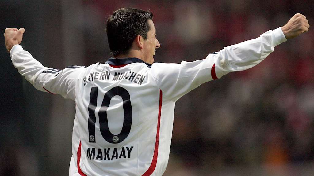 Roy Makaay vom FC Bayern bejubelt ein Tor.