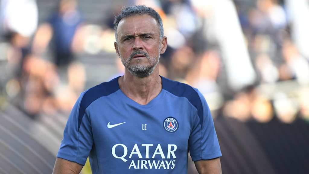 PSG-Trainer Luis Enrique vor einem Spiel bei der Klub-WM