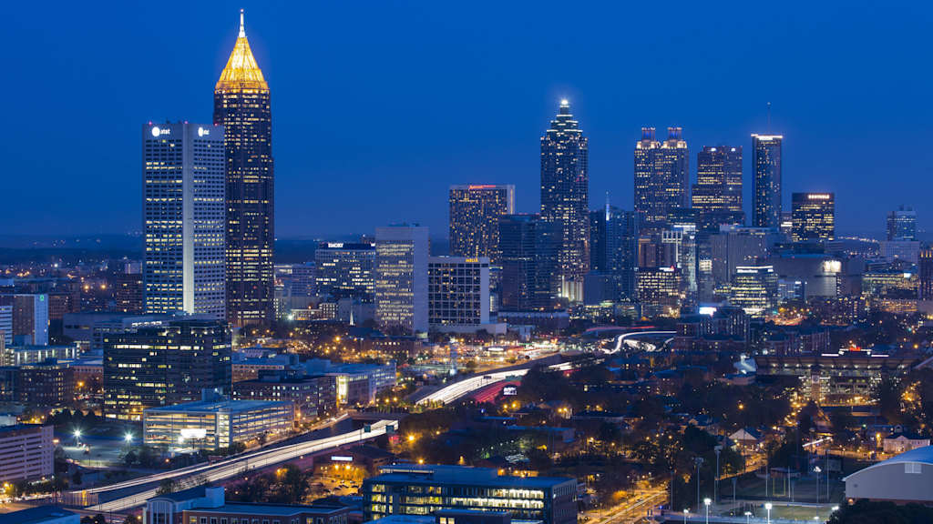 El skyline de Atlanta por la noche