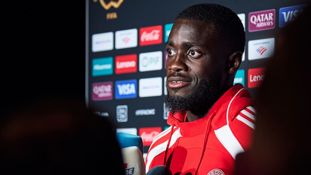 Dayot Upamecano im Mediengespräch