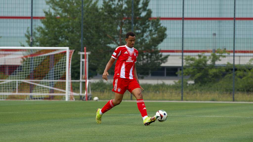 Tarek Buchmann mit dem Ball am Fuß im Testspiel gegen den SV Sandhausen.