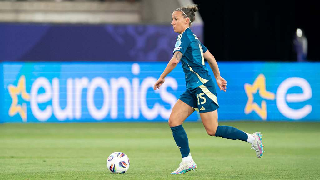 Julia Zigiotti Olme on the ball against Poland.