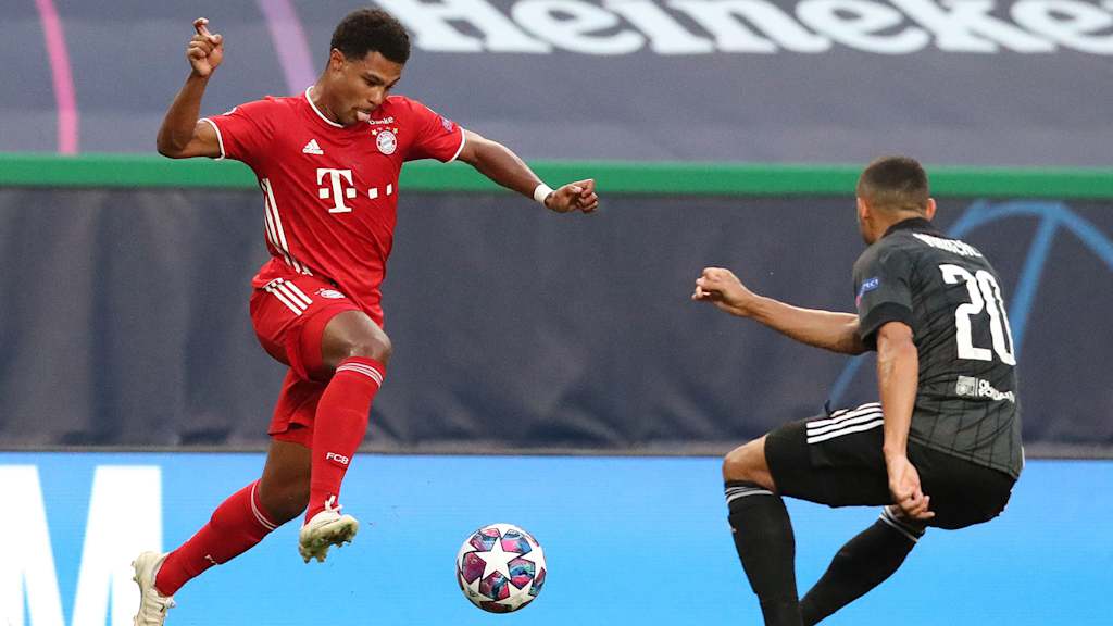 Serge Gnabry im Ball im Champions League-Halbfinale FC Bayern gegen Olympique Lyon