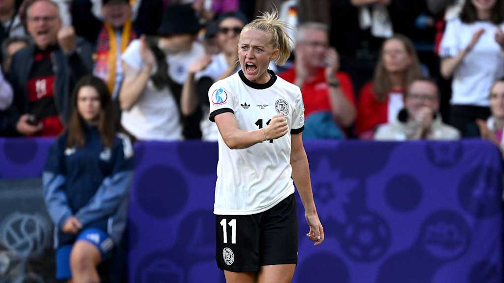 Lea Schüller bejubelt ein Tor bei der Europameisterschaft in der Schweiz.