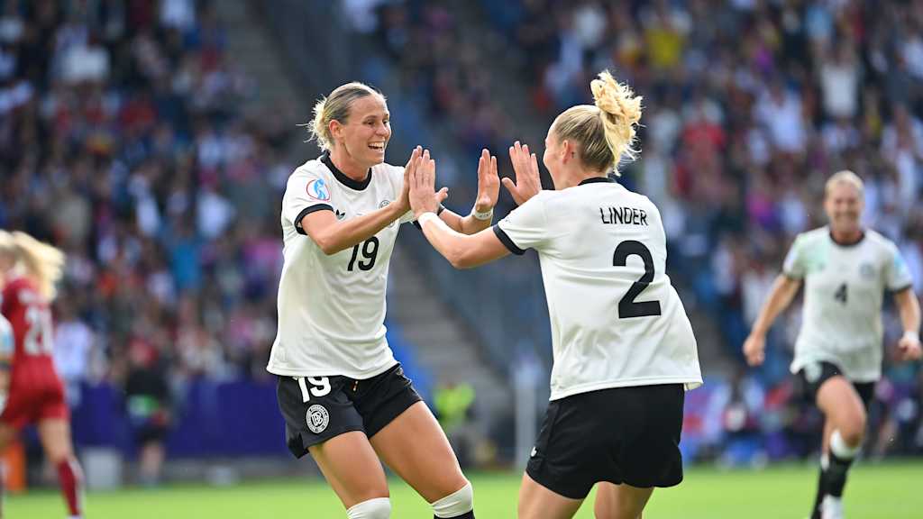 Klara Bühl and Sarai Linder celebrate a goal at the European Championship