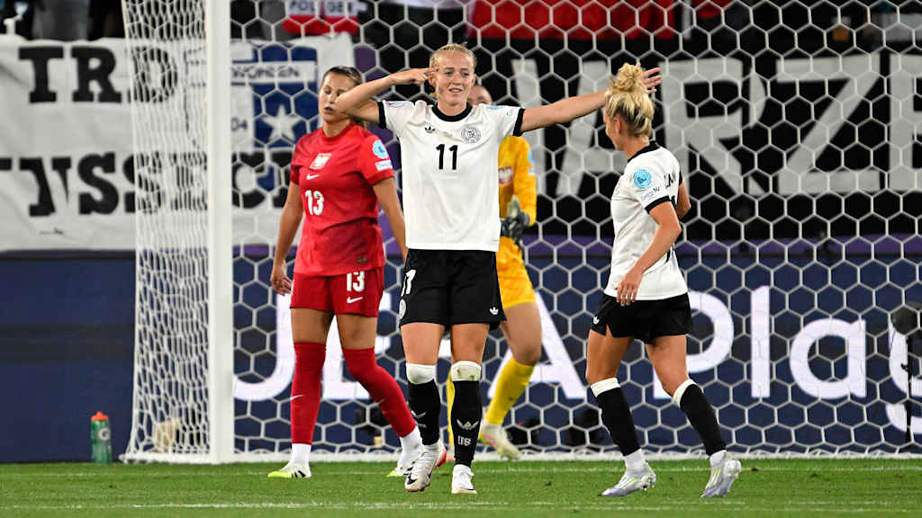 Lea Schüller celebrates her goal at the European Championship in Switzerland