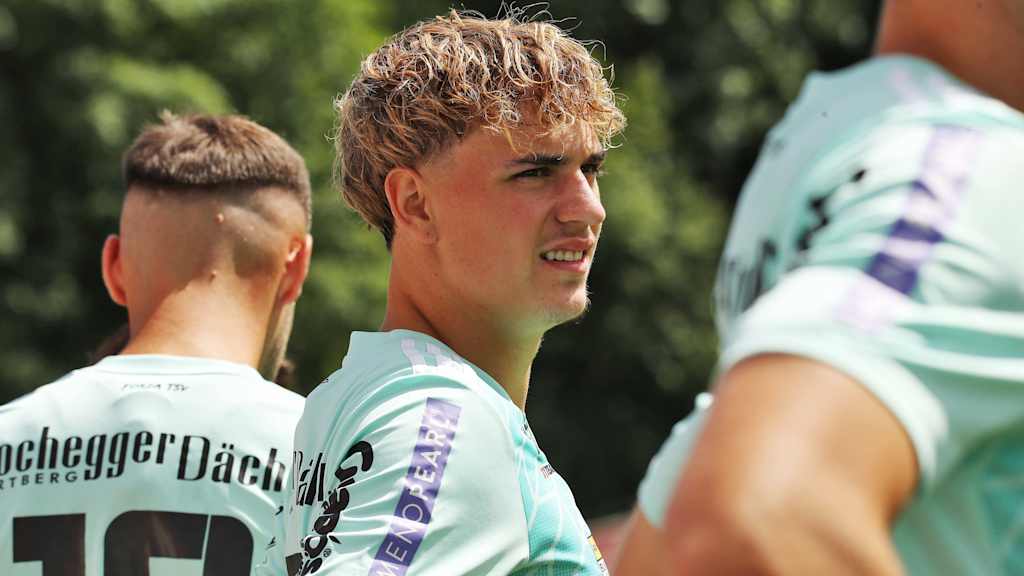 Maximilian Hennig im Trikot des TSV Hartberg.