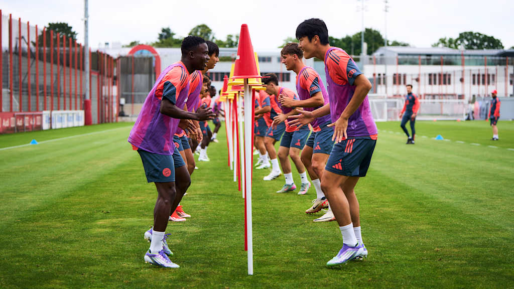 Der FC Bayern World Squad an der Säbener Straße