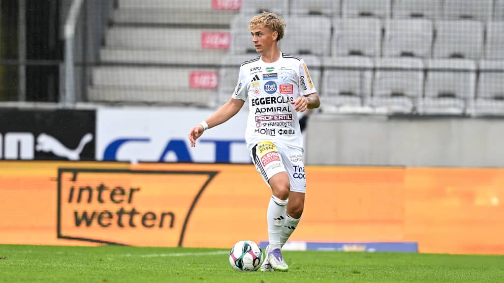 Maximilian Hennig im Trikot vom TSV Hartberg.