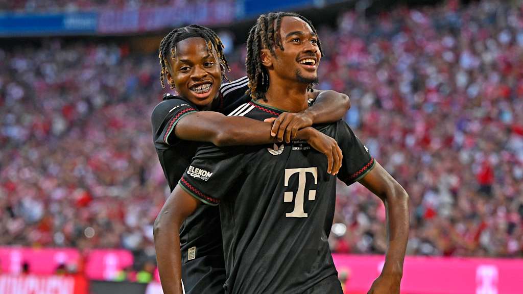 Jonah Kusi-Asare celebrating his goal in FC Bayern’s test match against Tottenham Hotspur.