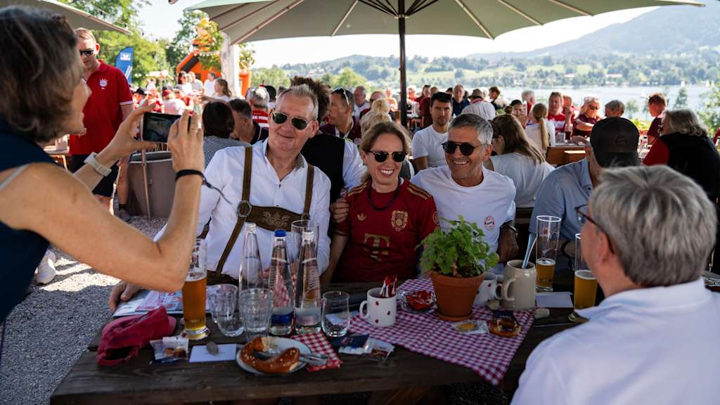 FC Bayern 's promotion walk around Lake Tegernsee