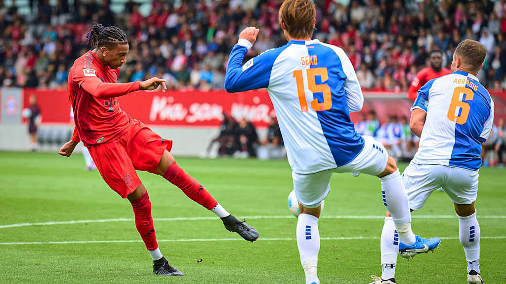 Michael Olise takes a shot on goal past two Zürich defenders