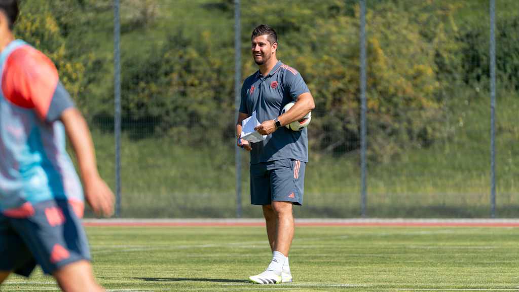 Trainer Peter Gaydarov im Training der U19 des FC Bayern.