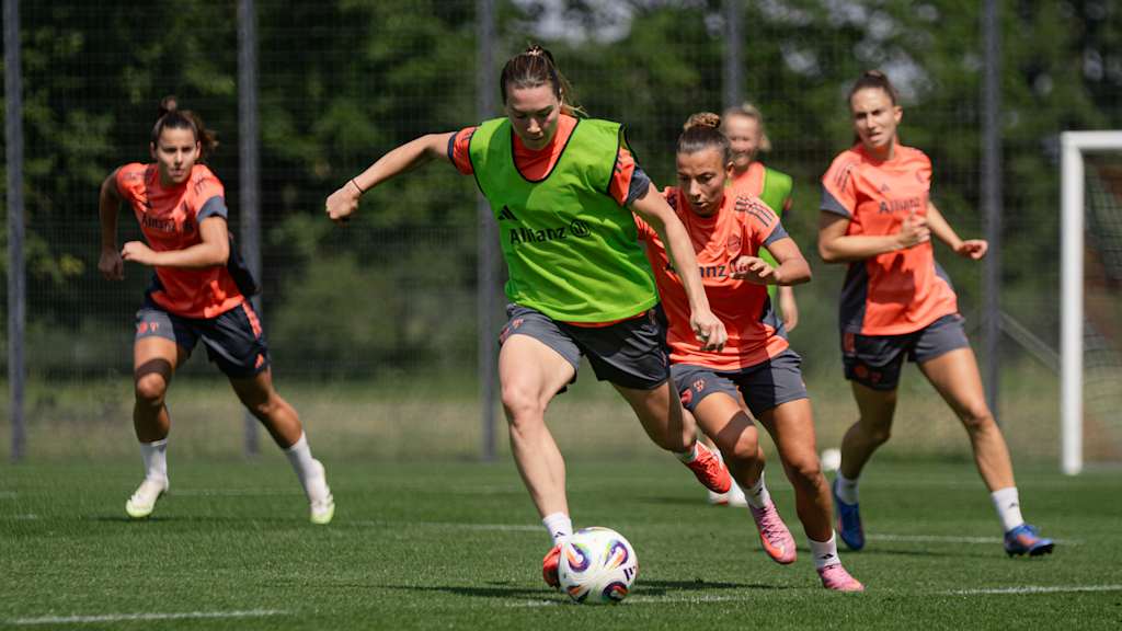 Vanessa Gilles mit Ball im Training.