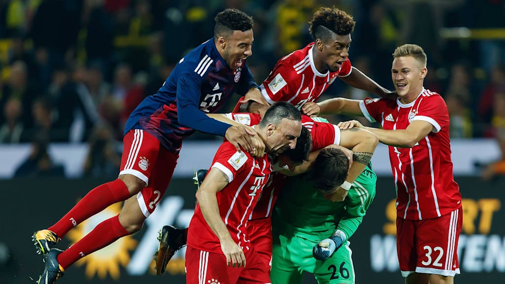 Spieler des FC Bayern bejubeln den Sieg im Supercup 2017 gegen Borussia Dortmund.