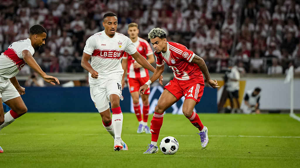 Luis Díaz mit Ball am Fuß während des Franz Beckenbauer-Supercup zwischen dem VfB Stuttgart und dem FC Bayern