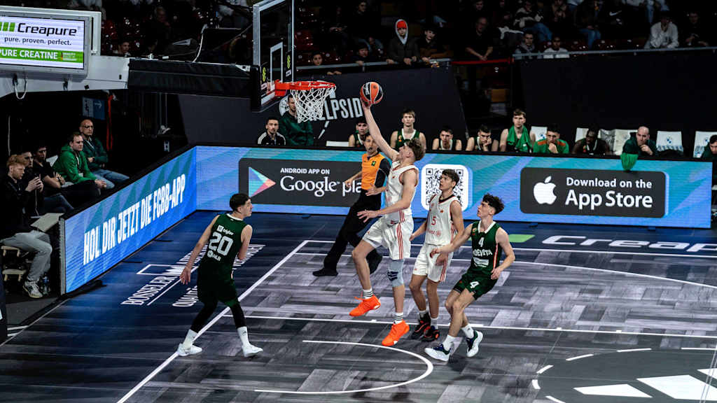 Der 18-Jährige trug bereits beim Adidas NextGen-Turnier das FCBB-Jersey.