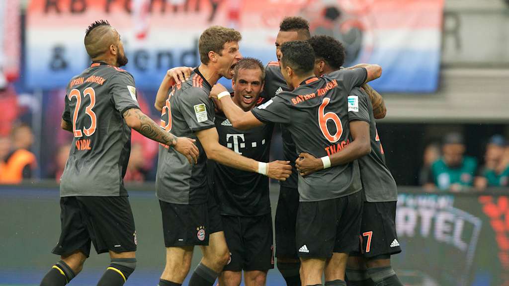 FC Bayern Spieler jubeln nach einem Tor gegen Leipzig