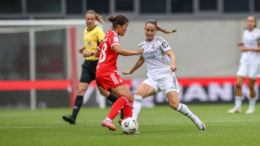 Momoko Tanikawa mit dem Ball am Fuß im Spiel gegen Real Madrid.