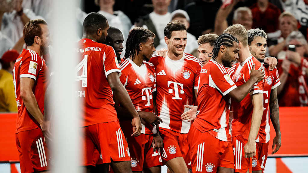 Michael Olise, Leon Goretzka und Co. jubeln während des Bundesligaauftakts zwischen dem FC Bayern und RB Leipzig