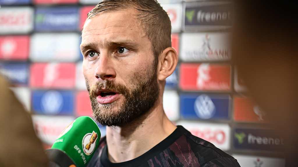 Konrad Laimer speaks in an interview