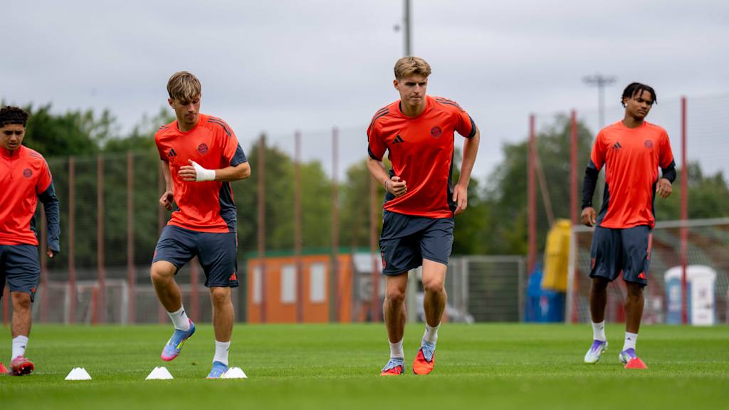 Tim Binder und Grayson Dettoni im Training der FC Bayern Amateure.