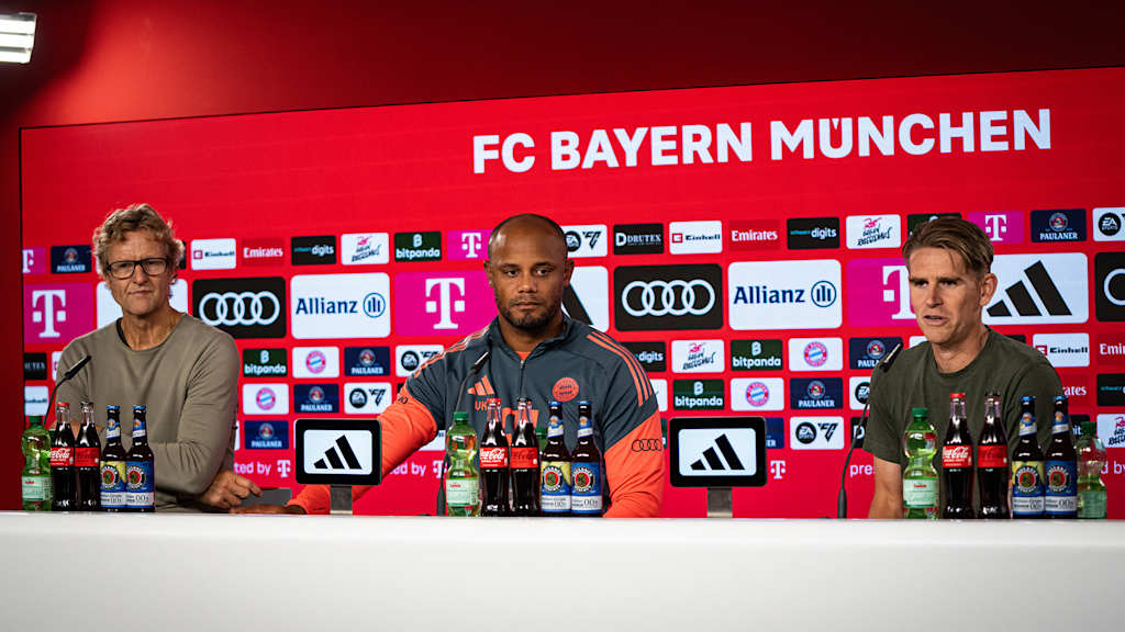 Dieter Nickles, Vincent Kompany Christoph Freund rueda prensa FC Bayern FC Augsburg