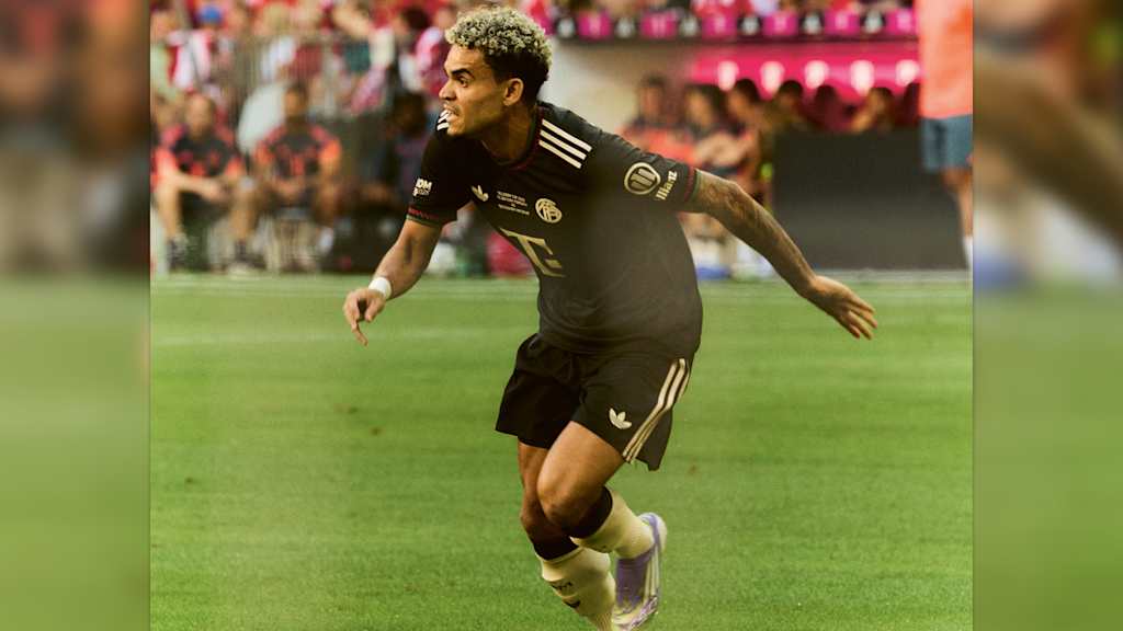 Luis Díaz setzt im Telekom Cup des FC Bayern zum Sprint an