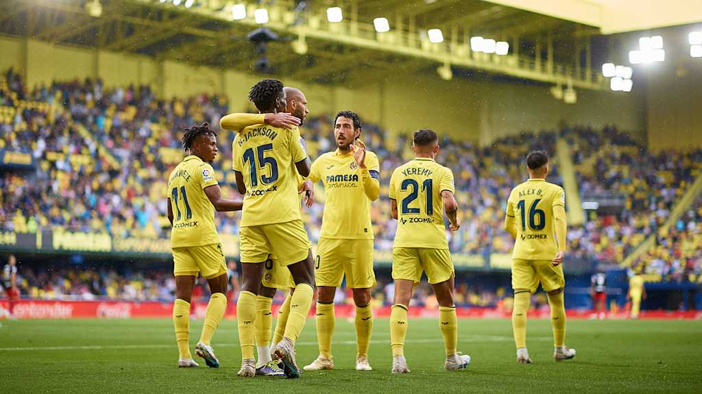 Nicolas Jackson bejubelt ein Tor für den FC Villareal.