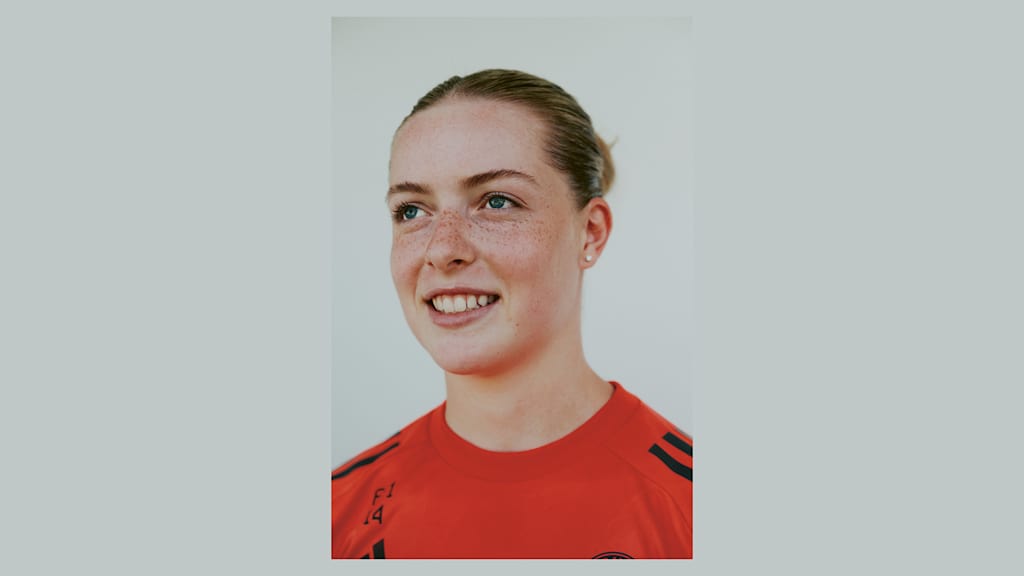 Alara Sehitler training with FC Bayern Women