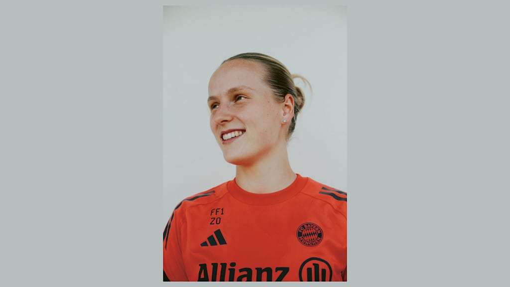 Franziska Kett training with FC Bayern Women