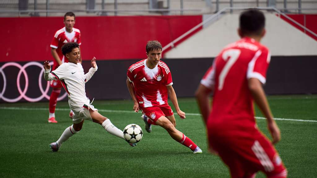 Die U15 des FC Bayern an Tag 1 des Elite-Cups im Spiel gegen den FC Chelsea.