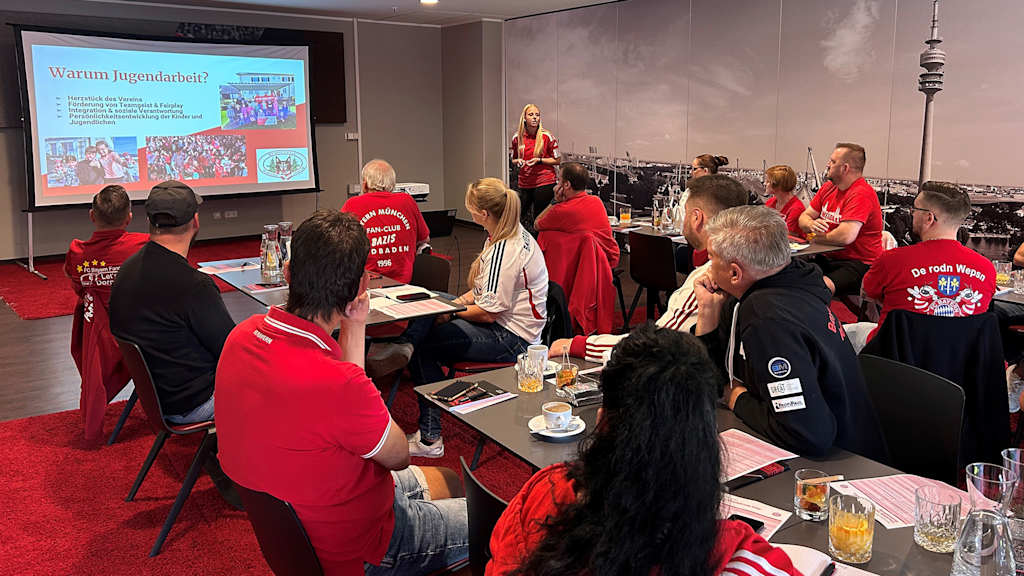 FC Bayern fan club youth managers in a workshop